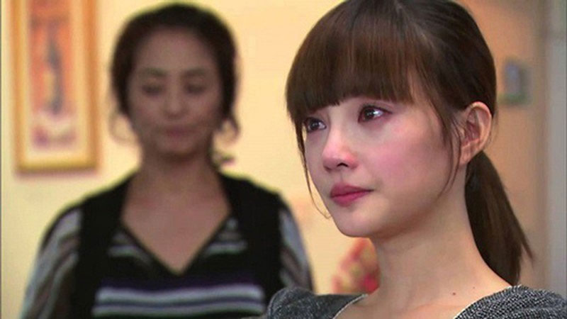 Bố mẹ chồng đòi trả con dâu vì đã nhờ chồng bế con lúc nửa đêm-1