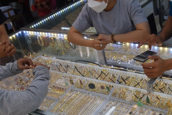 Giá vàng hôm nay 4/12/2023: Tăng kỷ lục, vàng SJC vượt trên 74,4 triệu đồng-2