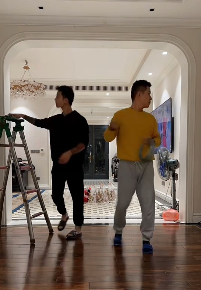 Biệt thự bạc tỷ của Tuấn Hưng phủ màu sắc mới, cảnh Su Hào được bố dạy dọn dẹp nhà cửa gây chú ý-2