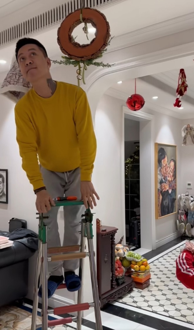 Biệt thự bạc tỷ của Tuấn Hưng phủ màu sắc mới, cảnh Su Hào được bố dạy dọn dẹp nhà cửa gây chú ý-5