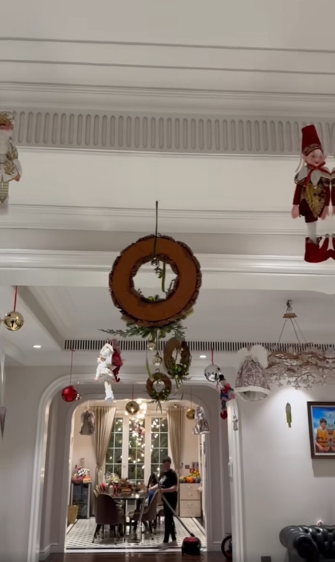 Biệt thự bạc tỷ của Tuấn Hưng phủ màu sắc mới, cảnh Su Hào được bố dạy dọn dẹp nhà cửa gây chú ý-8