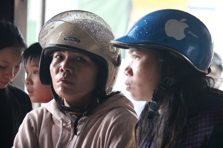 Lửa thiêu rụi tài sản tiền tỷ, nước mắt tiểu thương quện chảy trong mưa-5