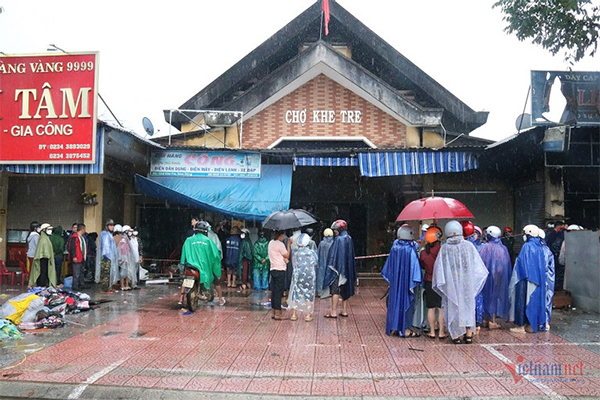 Nổ lớn nhà dân ở Bắc Giang, nam sinh lớp 11 bị thương nặng-2