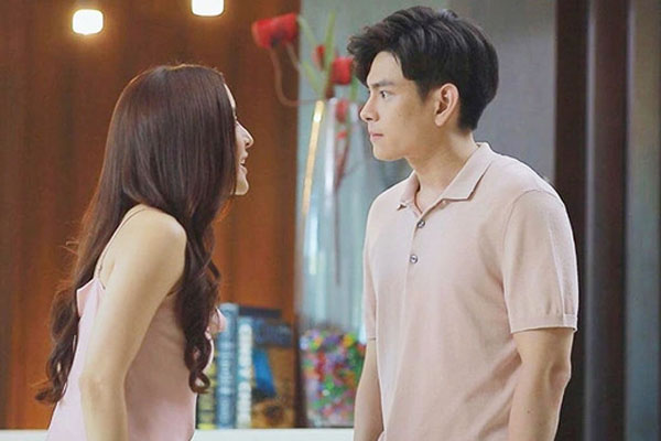 Đi làm về thấy việc vợ làm trên giường, chồng tức tối đuổi vợ ra khỏi nhà-1