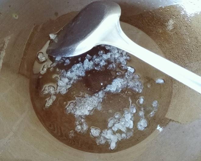 Sườn kho mềm ngon, đậm đà trôi cơm lại lên màu đỏ đẹp hóa ra là nhờ điều này!-2