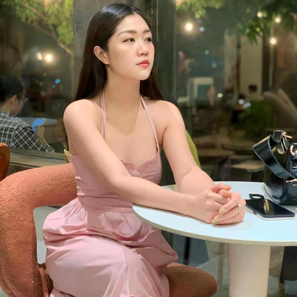 Cuộc sống sang chảnh của nữ tiếp viên trưởng từng gây sốt trên mạng-5