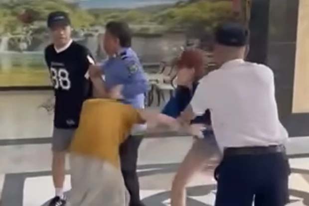 Người phụ nữ bị hành hung ở chung cư: Do mâu thuẫn tình cảm-2