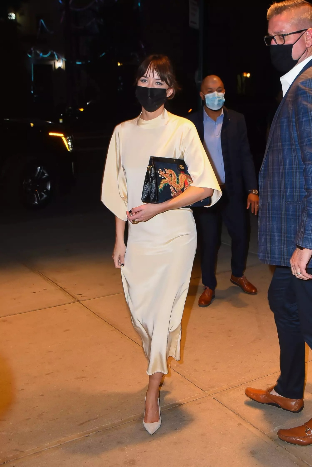 Thời trang đường phố ấn tượng của mỹ nhân 50 sắc thái-7