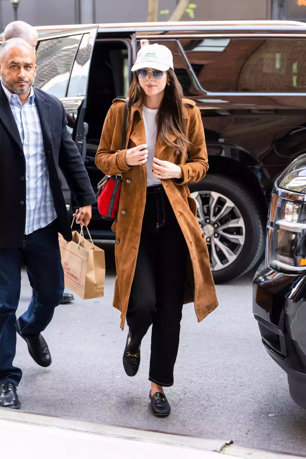 Thời trang đường phố ấn tượng của mỹ nhân 50 sắc thái-5