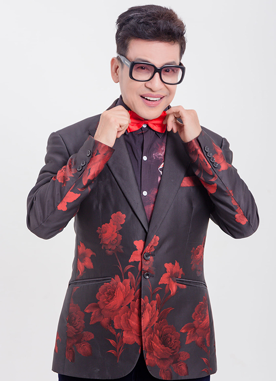 MC Thanh Bạch tuổi 64: Vẫn đi dạy bằng xe máy, vừa xăm môi, lông mày, cuộc sống thế nào sau ồn ào đời tư?-2