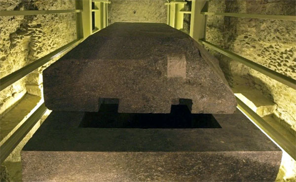 Bí ẩn về quan tài khổng lồ của đền Saqqara Serapeum ở Ai Cập-4