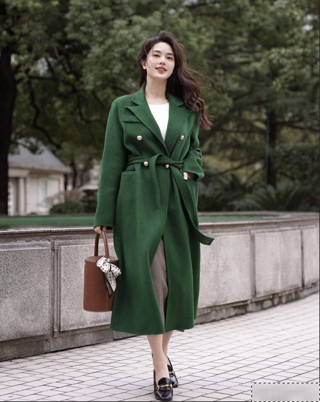 4 chiêu phối đồ hack chiều cao giúp nàng thấp bé chinh phục áo khoác dáng dài-5