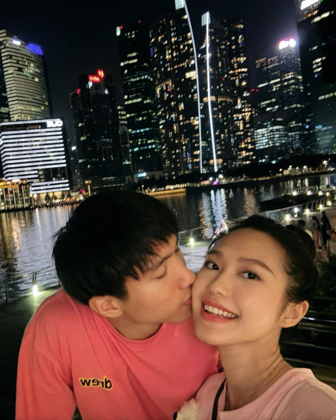 Doãn Hải My được Đoàn Văn Hậu hôn má ở Singapore, lộ thêm bằng chứng có tin vui chỉ qua một món đồ hiệu-1