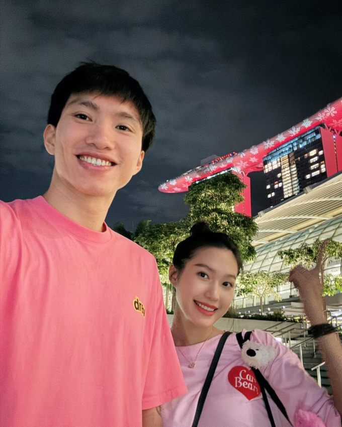Doãn Hải My được Đoàn Văn Hậu hôn má ở Singapore, lộ thêm bằng chứng có tin vui chỉ qua một món đồ hiệu-3