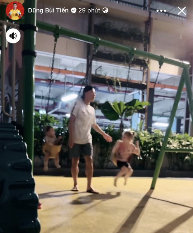 Lý do thủ môn Bùi Tiến Dũng thoải mái ở nhà chơi với con trai dù CLB CAHN thua đau trước Hải Phòng-2