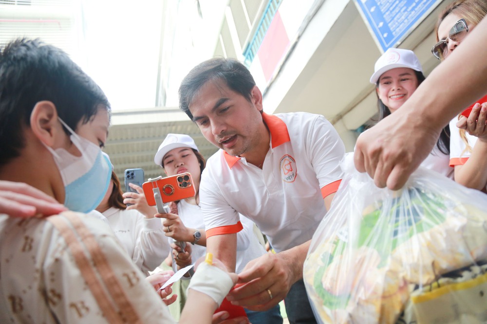 Sau 13 năm kết hôn với hoa hậu và định cư ở Mỹ, MC Đức Tiến giờ ra sao?-3