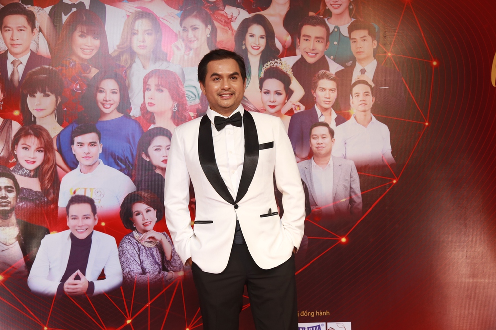 Sau 13 năm kết hôn với hoa hậu và định cư ở Mỹ, MC Đức Tiến giờ ra sao?-1