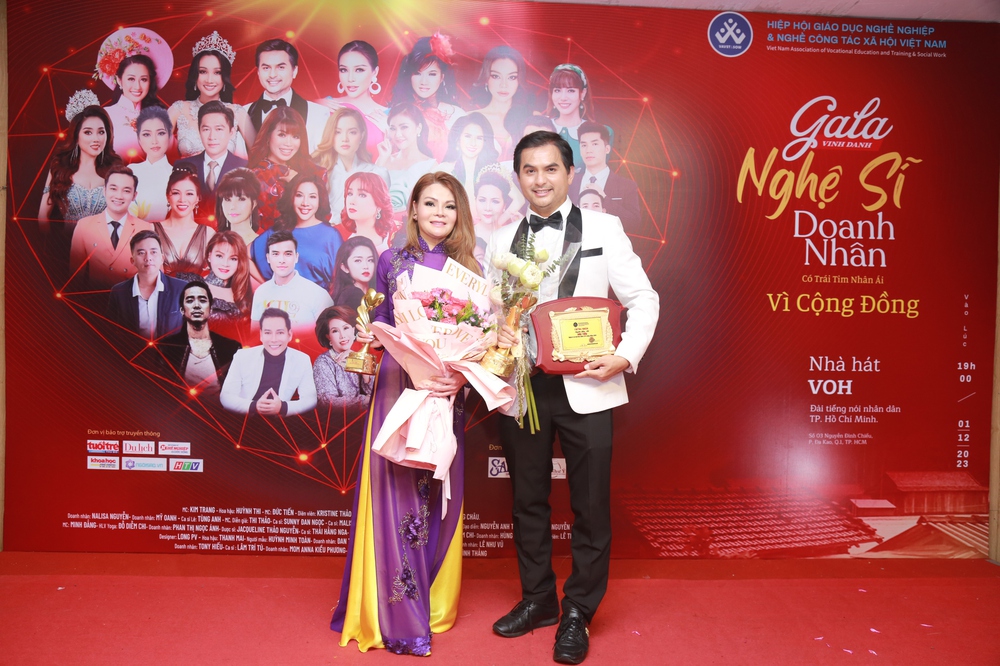 Sau 13 năm kết hôn với hoa hậu và định cư ở Mỹ, MC Đức Tiến giờ ra sao?-2