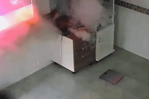 Nồi áp suất bất ngờ phát nổ như bom, cả gia đình thoát nạn trong gang tấc-1