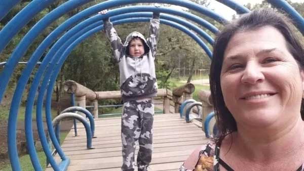 Cậu bé 10 tuổi bị điện giật chết khi đang thắp đèn Giáng sinh-2