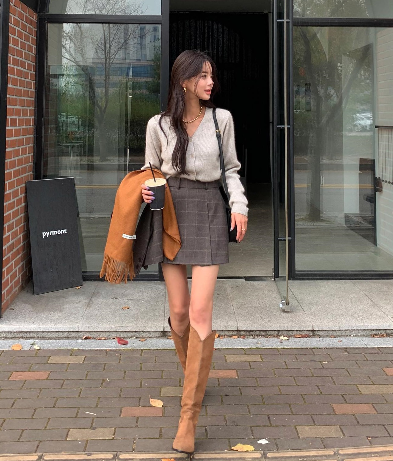 10 cách diện đồ họa tiết kẻ nổi bật mà vẫn sang trọng-2