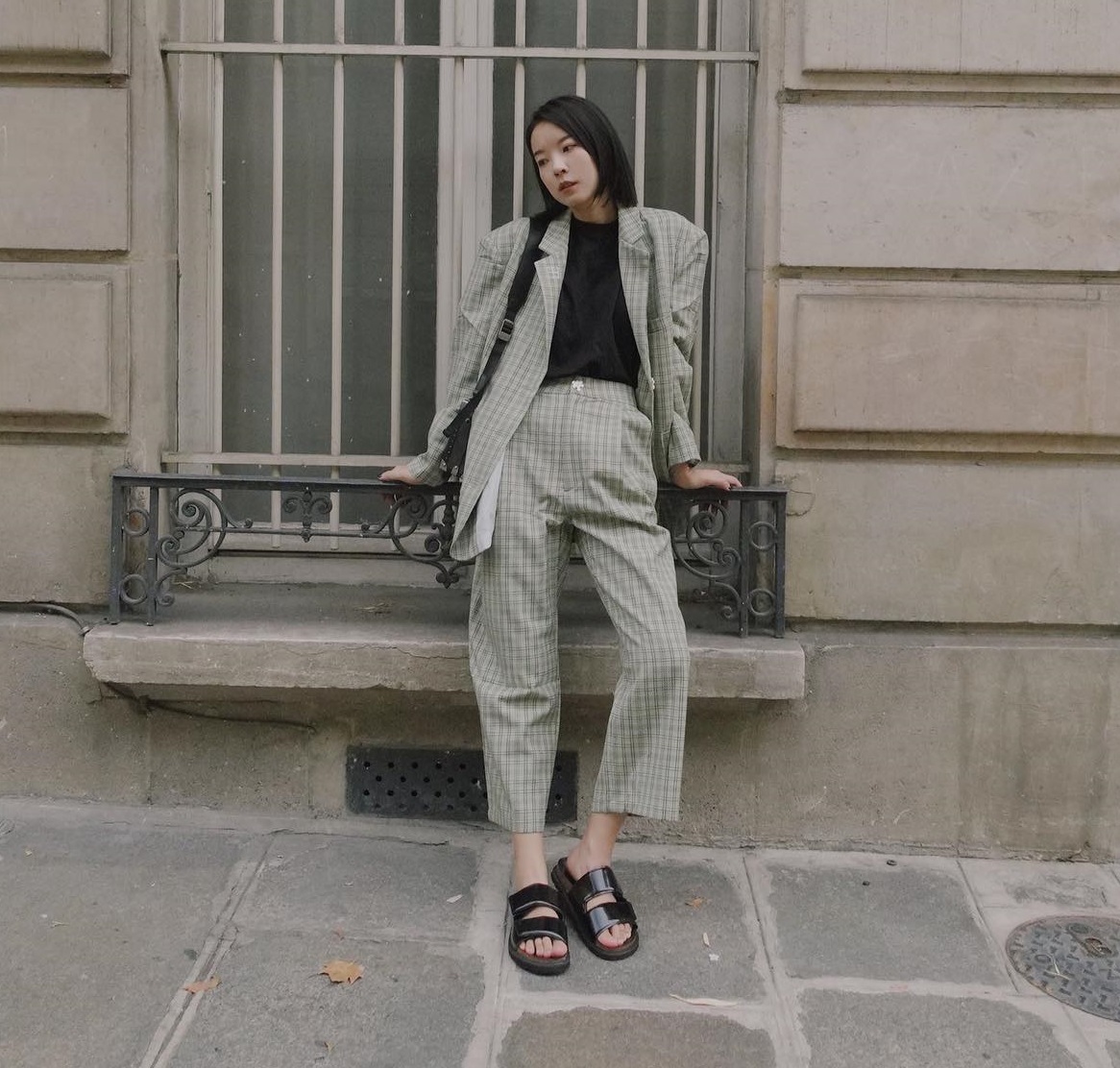 10 cách diện đồ họa tiết kẻ nổi bật mà vẫn sang trọng-4