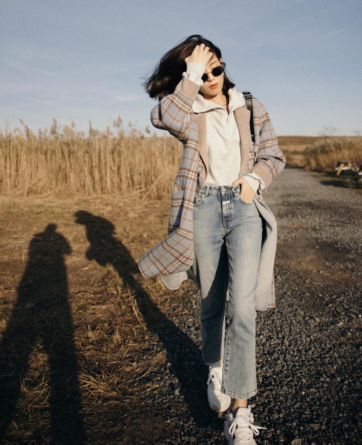 10 cách diện đồ họa tiết kẻ nổi bật mà vẫn sang trọng-6