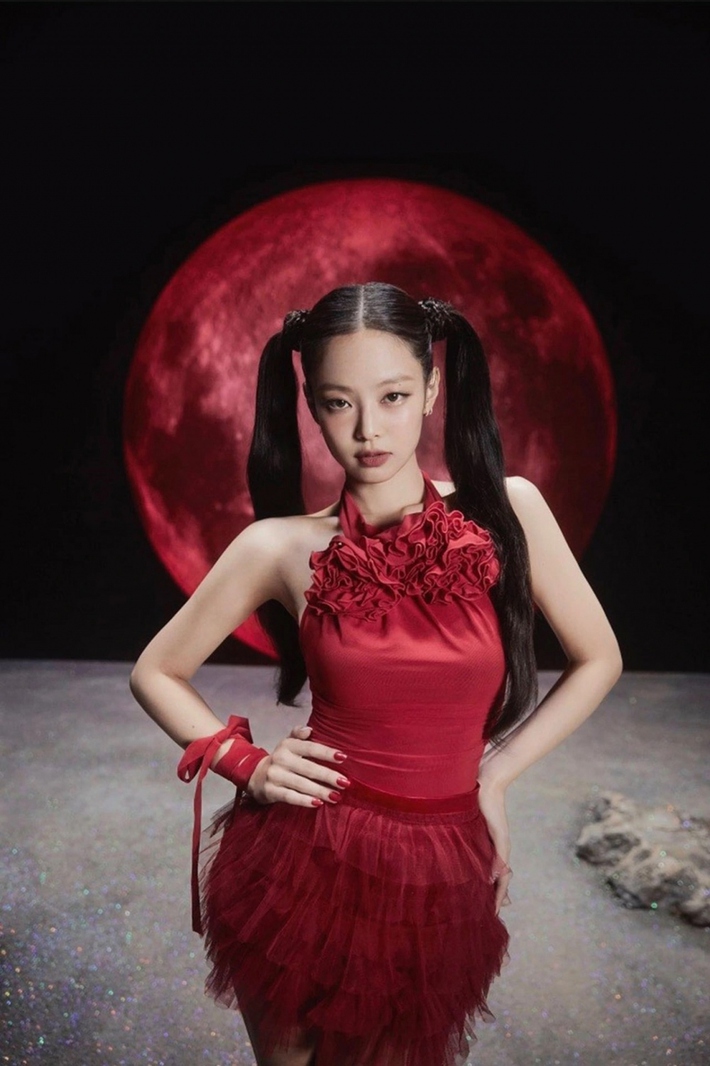 Ca sĩ Phương Ly mặc phong cách balletcore đẹp không kém Jennie (BLACKPINK)  - Piktina - Ứng Dụng Thời Trang Secondhand