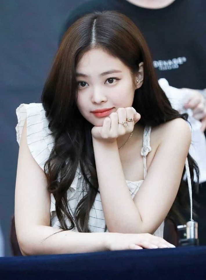 Jennie (Blackpink) tiết lộ bí quyết để có làn da rạng ngời-3