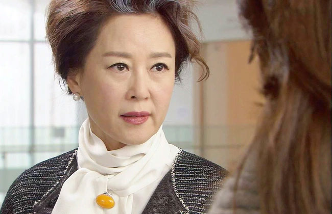 Tôi đâu ngờ bà chủ nhà già rồi mà vẫn còn ghen tuông đến thế!-1