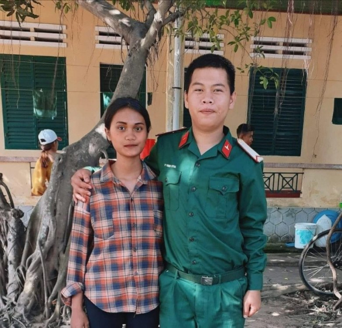 Đi nghĩa vụ 2 năm, chàng trai về nhà với bất ngờ lớn, nhan sắc của bạn gái là điều đáng chú ý-1