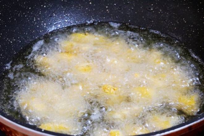 Ức gà hơi khô nhưng đem tẩm bột chiên kiểu này mềm trong, giòn ngoài đến người khó tính cũng phải thích-9