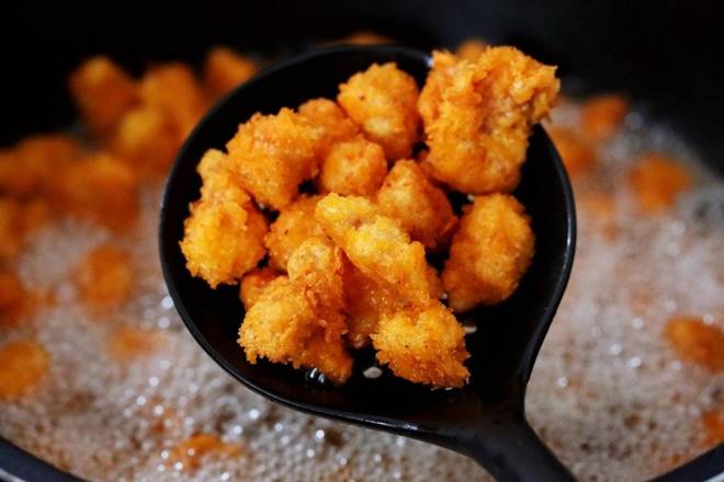 Ức gà hơi khô nhưng đem tẩm bột chiên kiểu này mềm trong, giòn ngoài đến người khó tính cũng phải thích-12