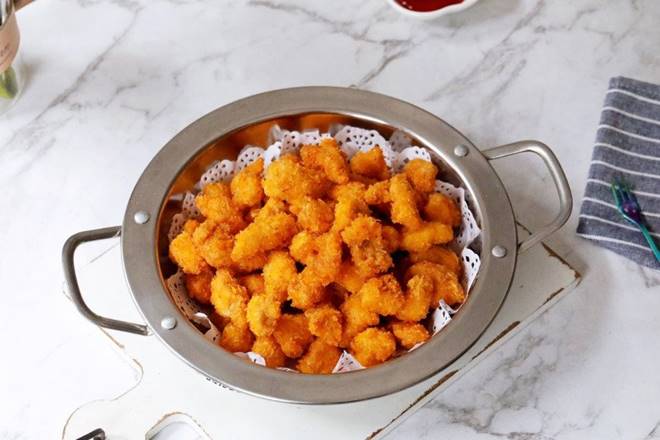 Ức gà hơi khô nhưng đem tẩm bột chiên kiểu này mềm trong, giòn ngoài đến người khó tính cũng phải thích-14