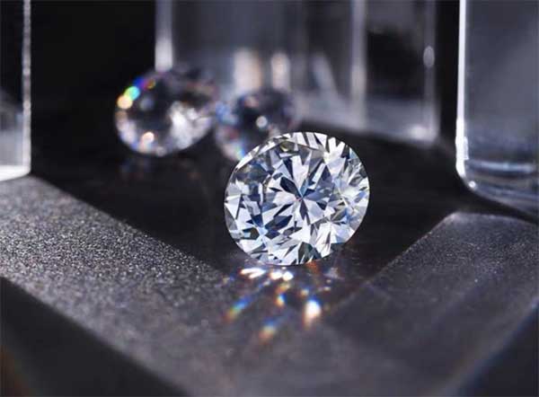 Kim cương 1,3 tỷ đồng bị tráo ngay trước mặt, nhân viên vẫn khẳng định chưa từng rời mắt: Cảnh sát vào cuộc, phát hiện thủ đoạn tinh vi-2