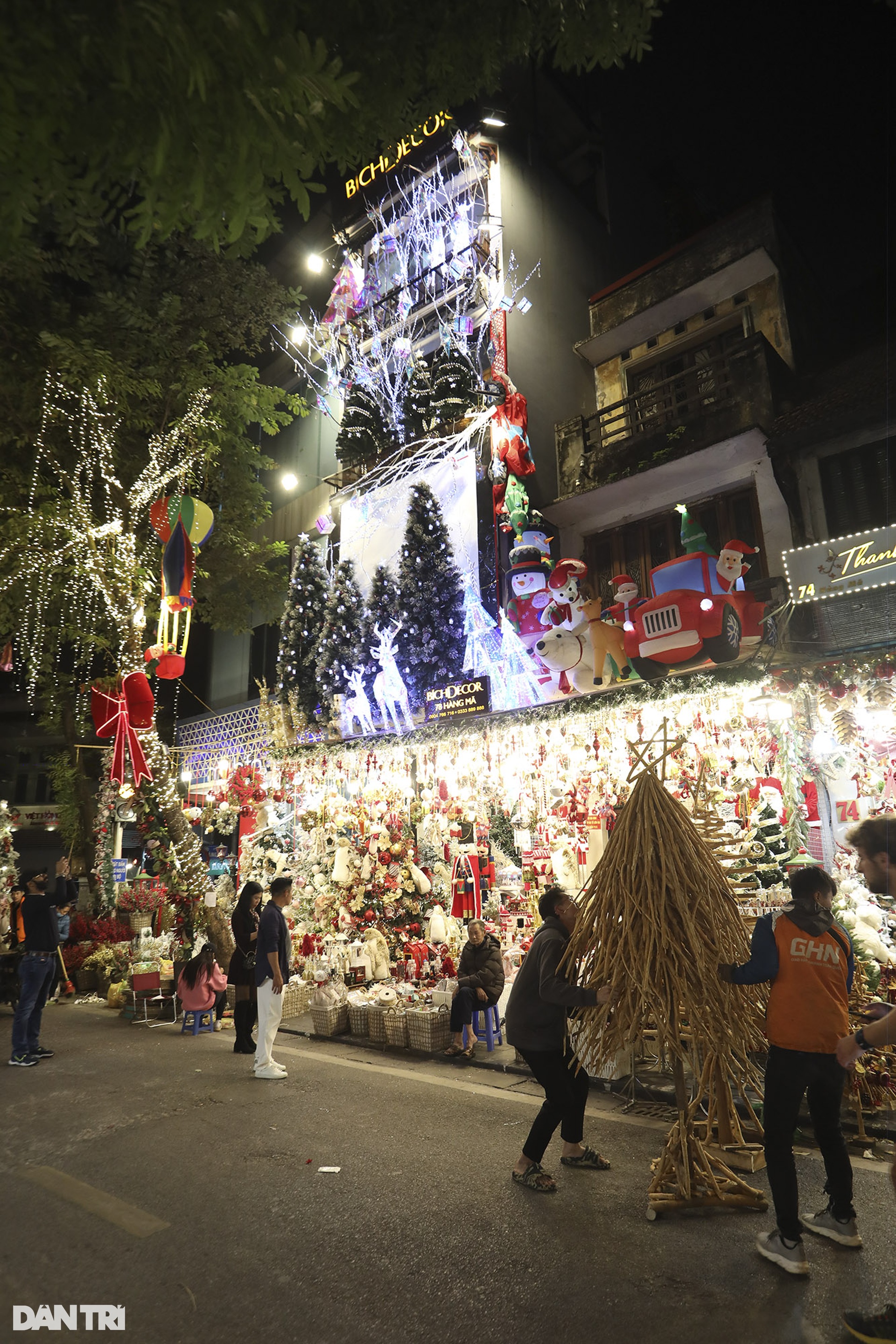 Không khí Noel sớm nhộn nhịp trên phố Hàng Mã-8