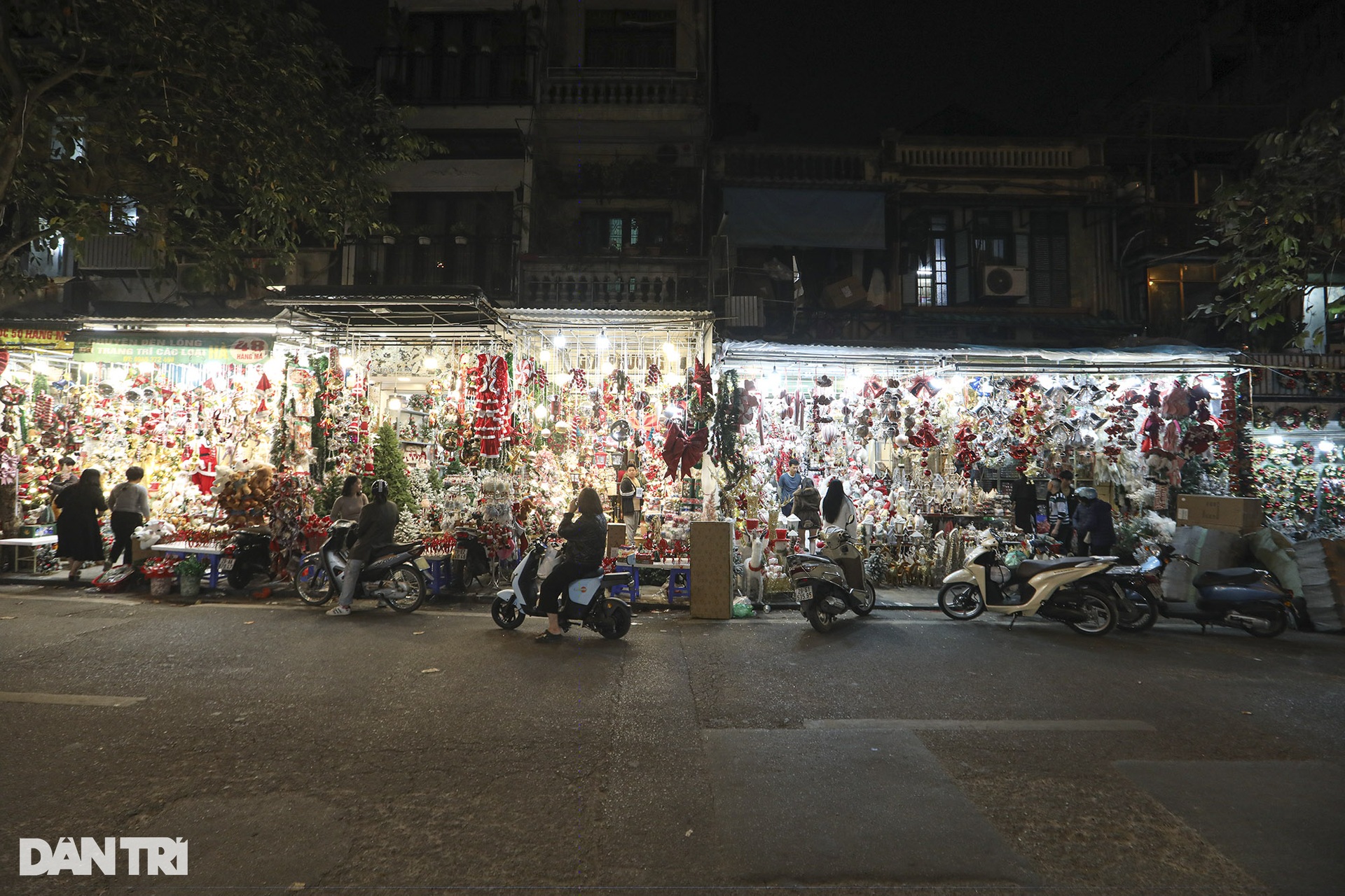 Không khí Noel sớm nhộn nhịp trên phố Hàng Mã-12