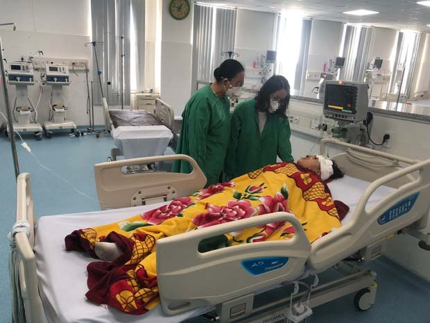 Nam học sinh lớp 7 đâm bạn nữ rồi định nhảy lầu-1