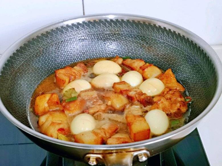 Làm thịt kho trứng, nhớ thực hiện những điều dưới đây đảm bảo thịt mềm tan, lên màu đỏ đẹp-4