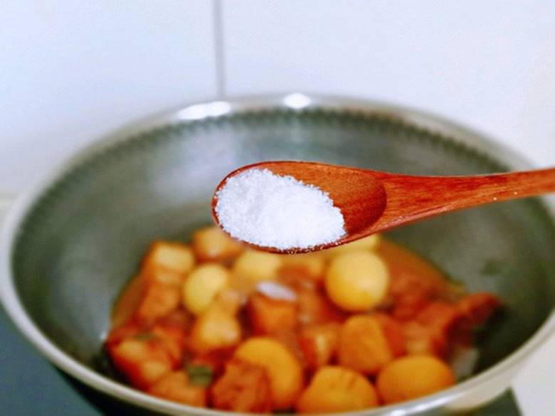 Làm thịt kho trứng, nhớ thực hiện những điều dưới đây đảm bảo thịt mềm tan, lên màu đỏ đẹp-5