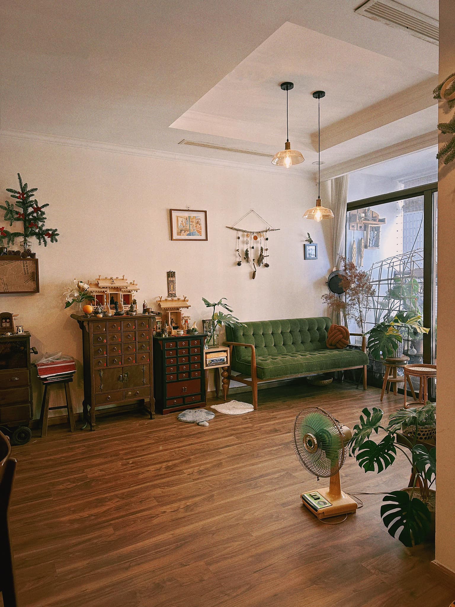 Ngôi nhà cực chất, độc đáo như một quán cafe của ca sĩ Jun Phạm ấm cúng không khí Giáng sinh-3