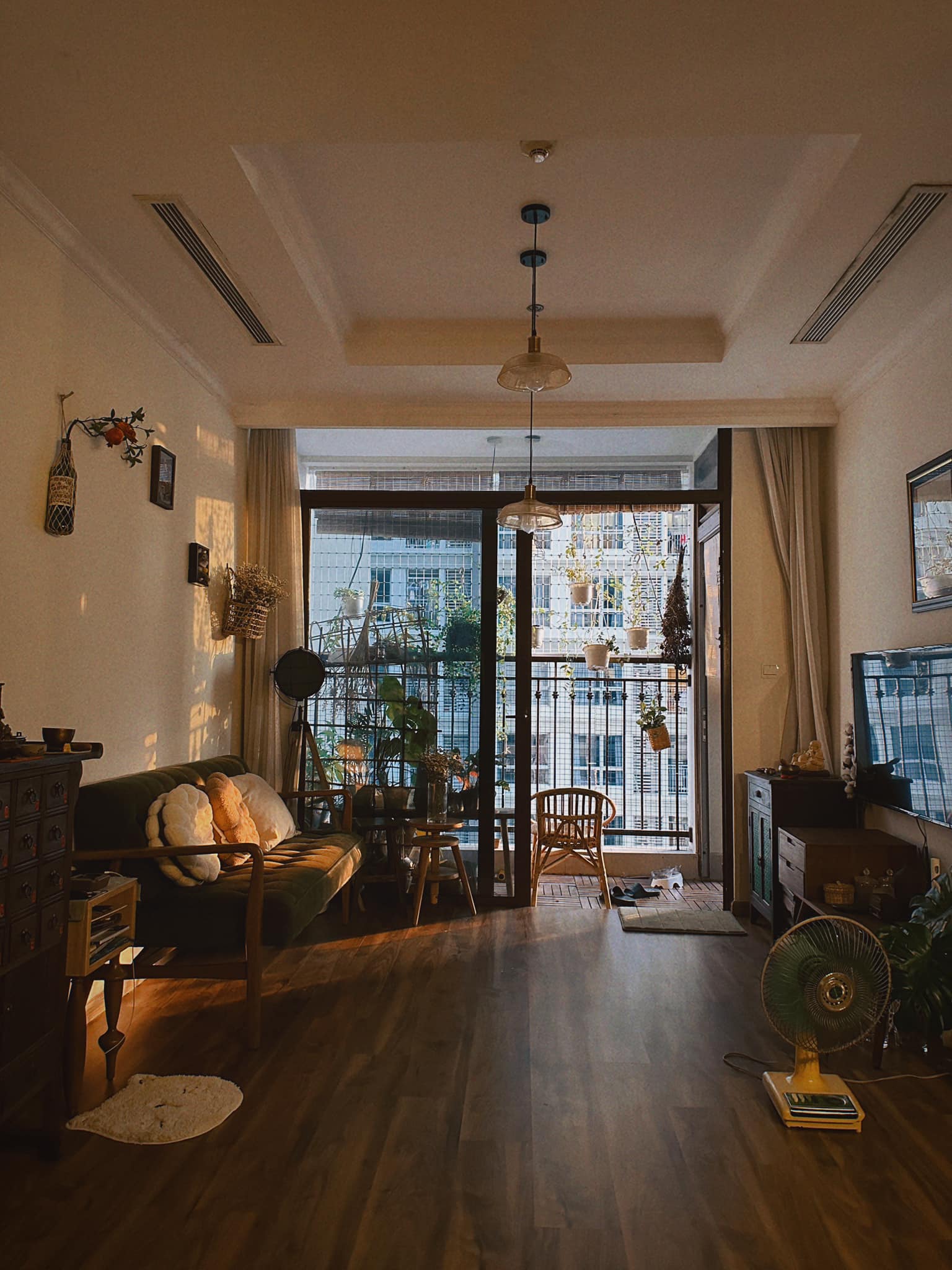 Ngôi nhà cực chất, độc đáo như một quán cafe của ca sĩ Jun Phạm ấm cúng không khí Giáng sinh-14