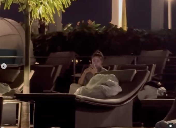 Đoàn Văn Hậu cùng Doãn Hải My tình tứ nơi bể bơi vô cực lớn nhất thế giới, tiếp tục có hành động chứng minh độ cuồng vợ-2