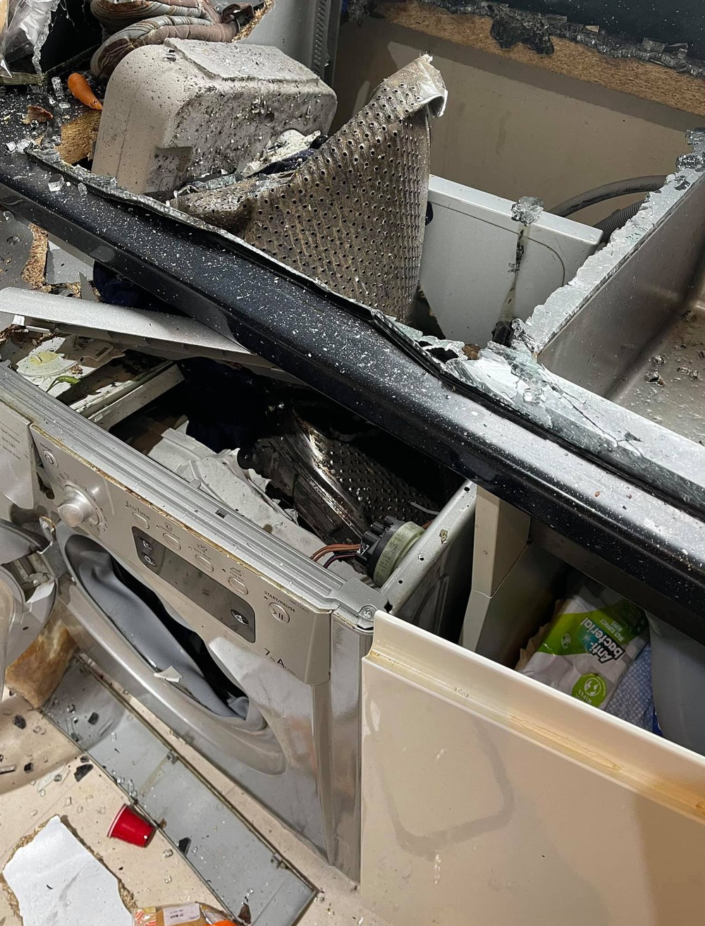 Đang trong nhà, người phụ nữ nghe thấy tiếng nổ như bom: Xuất phát từ thiết bị quen thuộc nhà nào cũng có-2