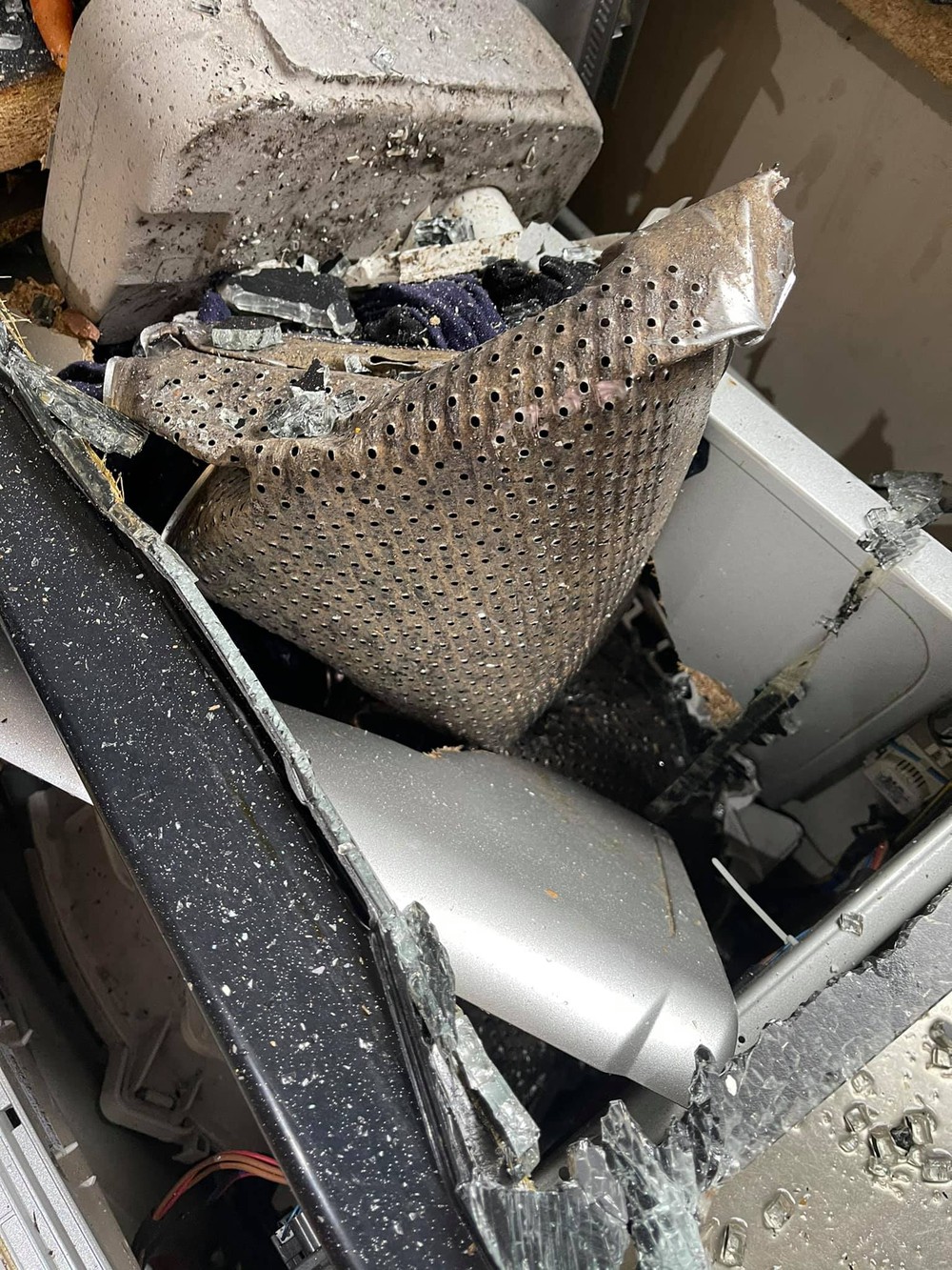 Đang trong nhà, người phụ nữ nghe thấy tiếng nổ như bom: Xuất phát từ thiết bị quen thuộc nhà nào cũng có-3