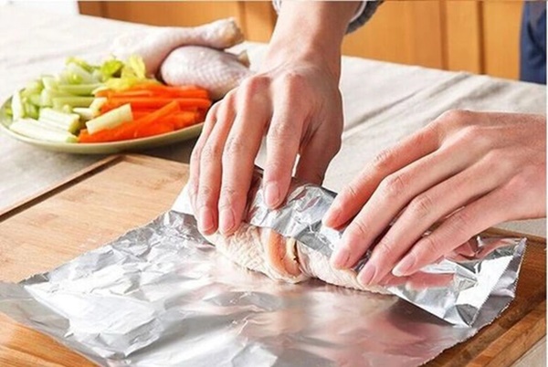 Nhiều người không biết dùng giấy bạc khi nấu 3 thực phẩm này chẳng khác nào tự đầu độc”-1