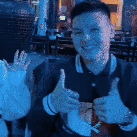 Team qua đường” bắt gặp Quang Hải nắm tay Chu Thanh Huyền tới gặp bạn bè-2