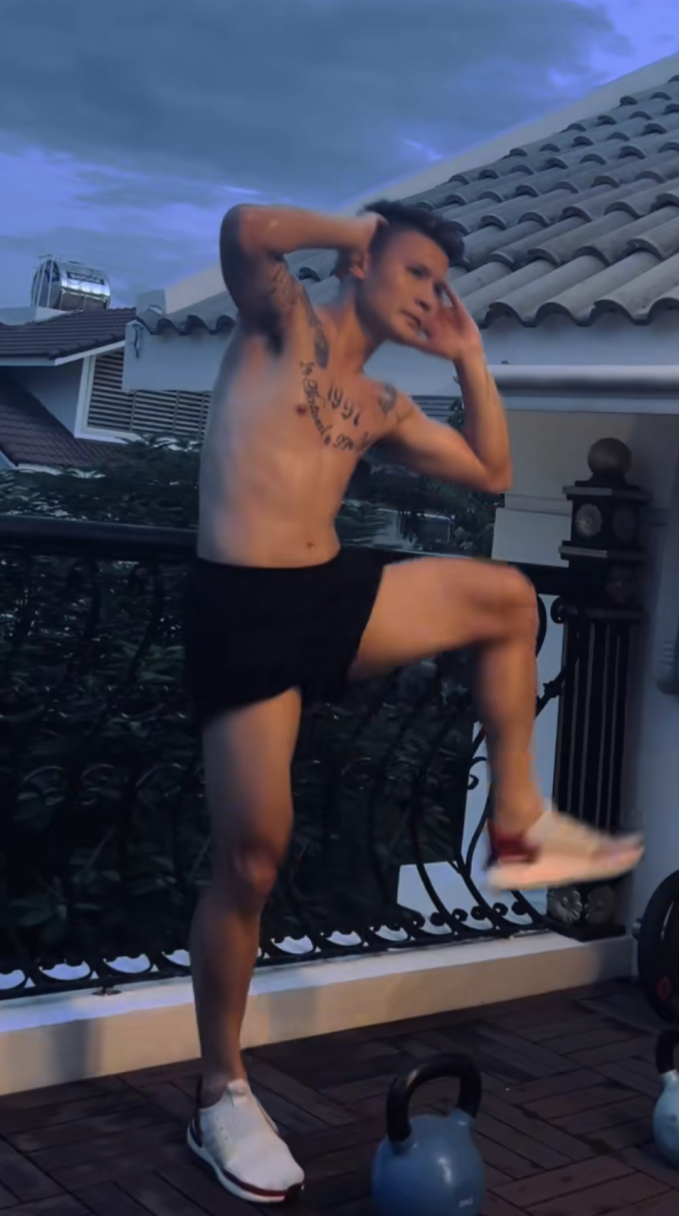 Chu Thanh Huyền nâng cốc bia, Quang Hải vẫn nói không với đồ có cồn, sinh hoạt như Ronaldo-3