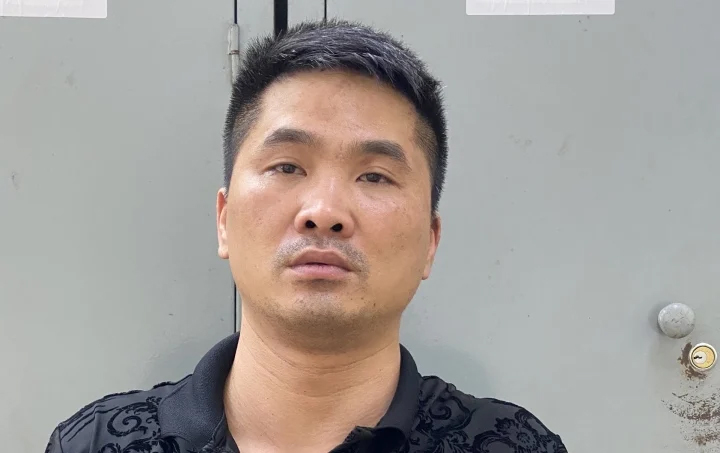 Kẻ chọc thủng lốp 10 ô tô đỗ trên vỉa hè Hà Nội lĩnh 30 tháng tù-2