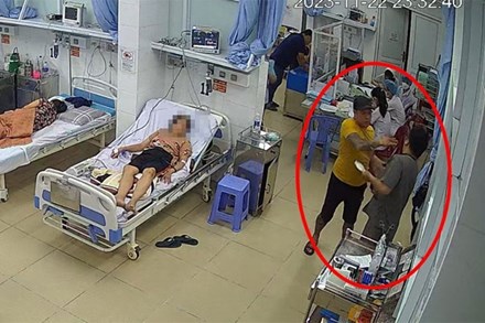 Bệnh viện ở TP.HCM cầu cứu vì nhân viên y tế liên tục bị hành hung